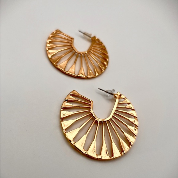 Free People ☀️Sunburst☀️ Hoop Earrings - Picture 3 of 7